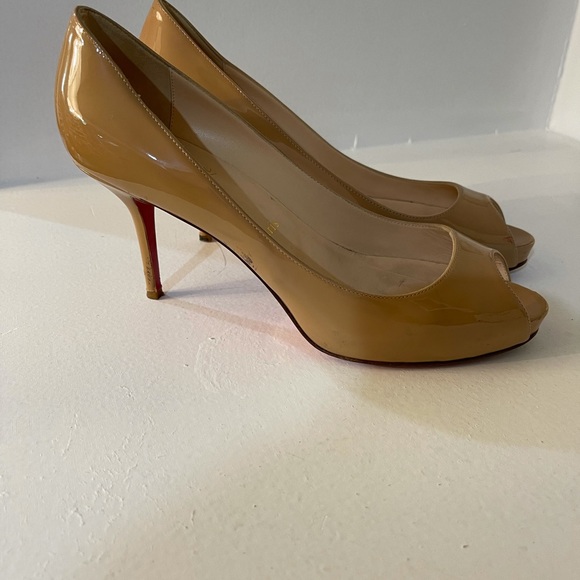 Christian Louboutin - Picture 6 of 8